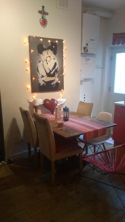 Homey, Warm & Welcoming Room. Лондон Екстериор снимка