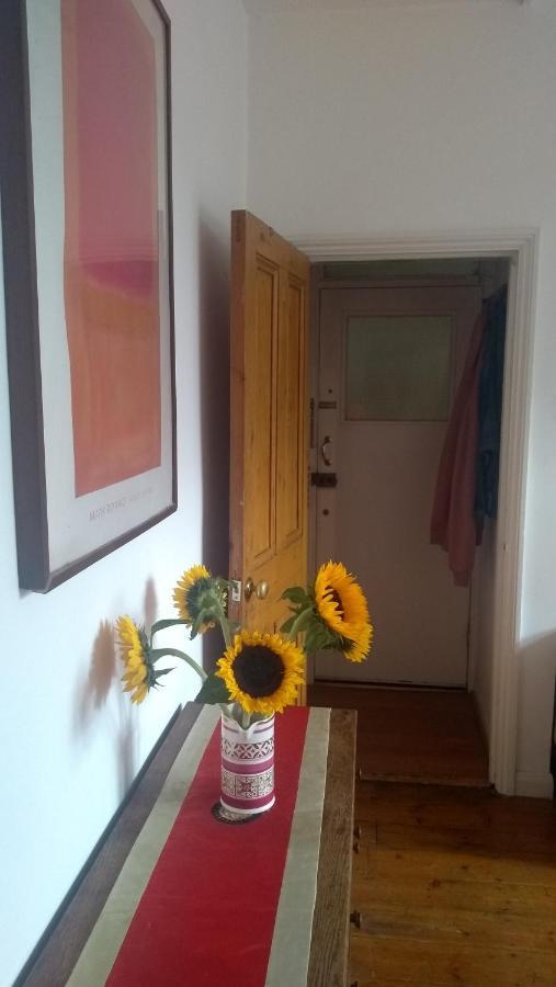 Homey, Warm & Welcoming Room. Лондон Екстериор снимка